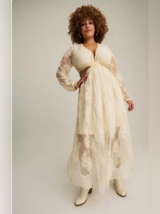 torrid Dresses & Skirts - Torrid Festi  Ivory Lace Maxi Dress with Sheer Long Sleeves SIZE 1 NWOT